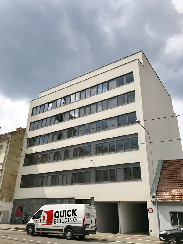 Polyfunkční dům na ulici Vídeňská